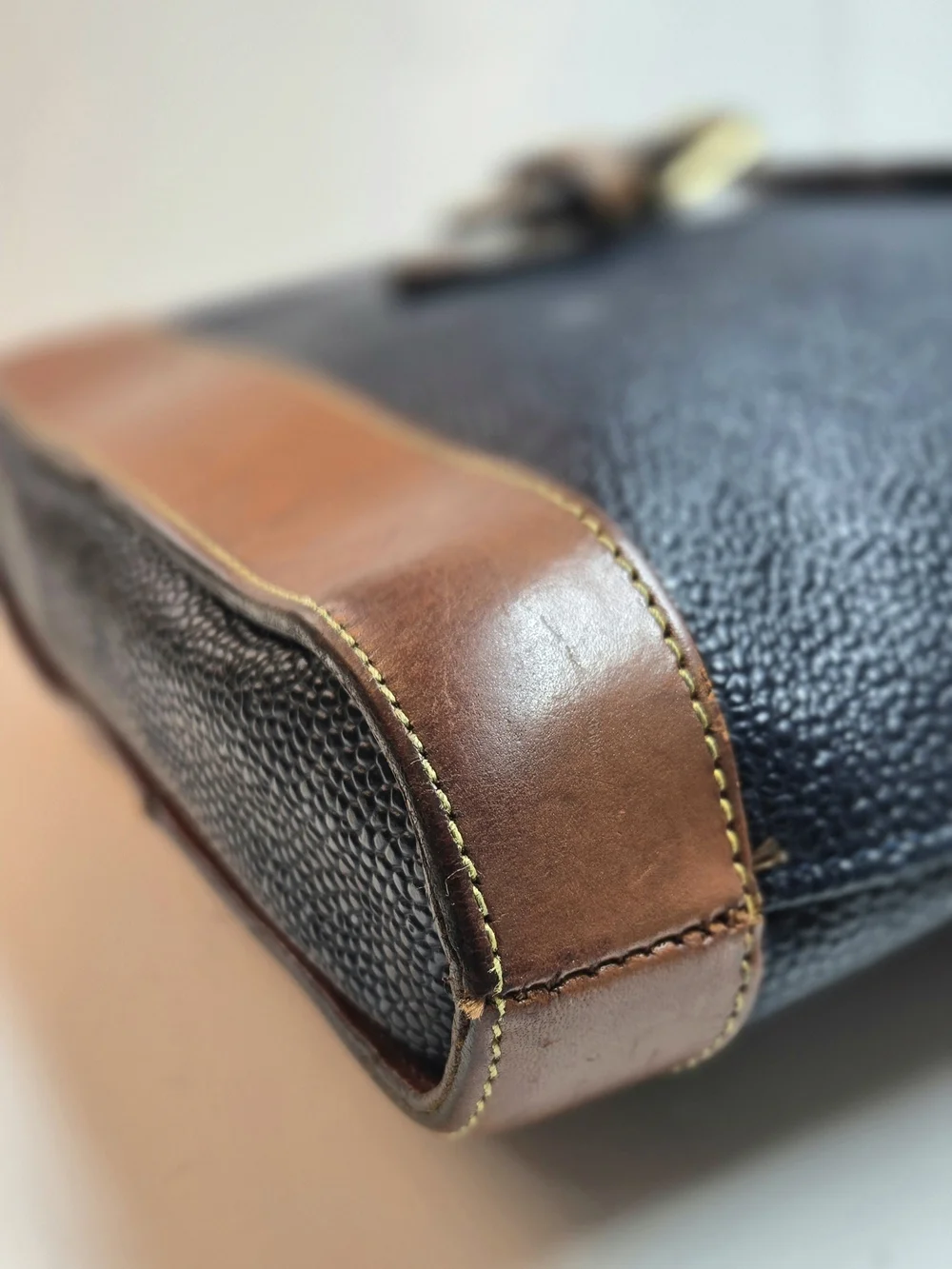 Vintage Mulberry Crossbody Bag Black Scotchgrain Leather Brown Trim - Picture 4 of 11